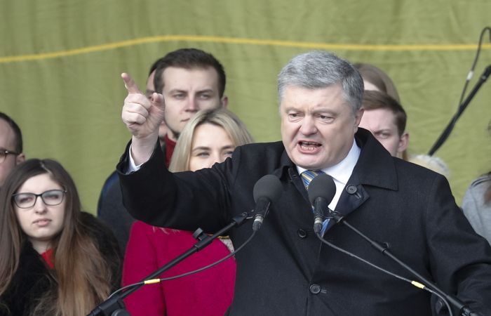 Порошенко заявил о монополии государства на применение силы