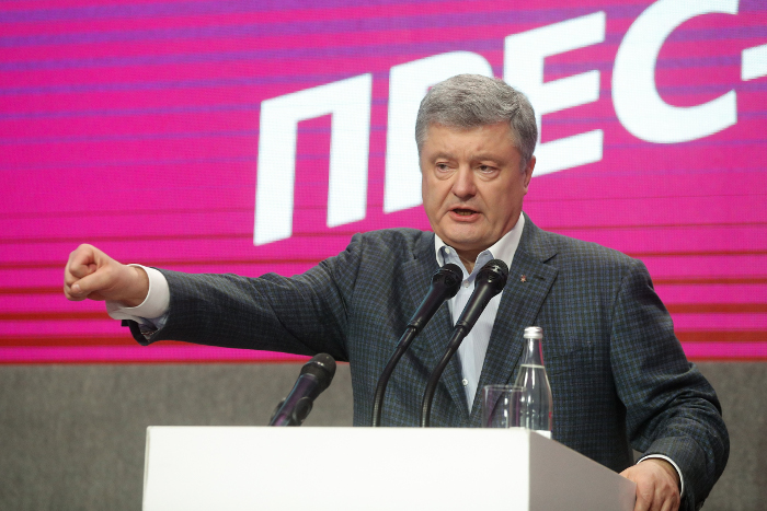Порошенко потребовал от Зеленского "быть мужиком"