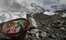 C Эвереста вывезли три тонны мусора