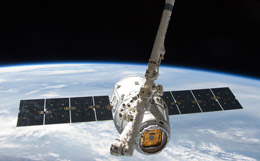 Американский грузовик Cargo Dragon пристыковался к МКС