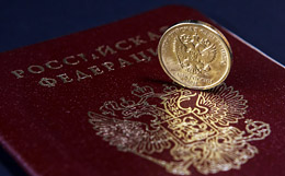 Получившие паспорта РФ жители Донбасса лишатся украинских пенсий