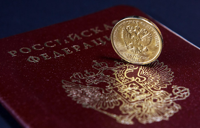 Получившие паспорта РФ жители Донбасса лишатся украинских пенсий