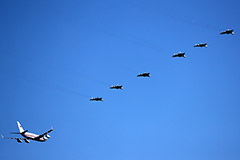 Самолет Путина в Ахтубинске встречали шесть истребителей Су-57