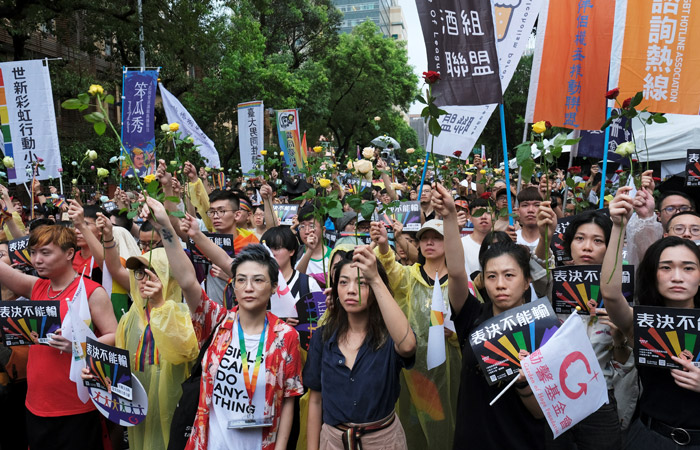 Тайвань первым в Азии легализовал однополые браки