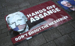В США предъявили 17 дополнительных обвинений Ассанжу