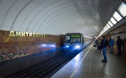На станции московского метро "Дмитровская" погибла пожилая женщина