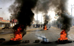 Число погибших в результате разгона протестов в Судане достигло 35 человек