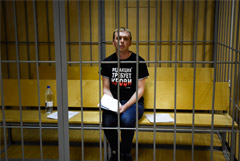 Защита обжаловала домашний арест Голунова
