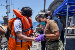 Оператор японского танкера сообщил о замеченном в Оманском заливе иранском корабле