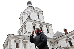 Мединский призвал "не махать шашкой" в споре о передаче Спасо-Андроникова монастыря РПЦ