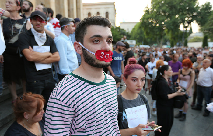 В Тбилиси начался новый митинг с требованиями отставки главы МВД