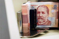 Грузинский лари рухнул за день почти на 3% из-за обострения отношений с РФ