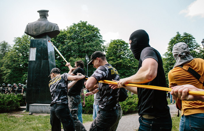 В Харькове восстановили бюст Жукова