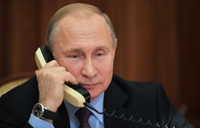 Путин впервые провел разговор с Зеленским