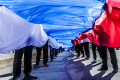 Роскомнадзор потребовал от Instagram удалить непристойное изображение с флагом РФ