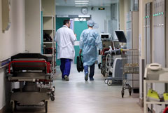 Число отравившихся едой из автоматов в Москве выросло до 65 человек