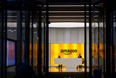 Безос за пять дней продал акции Amazon почти на $3 млрд