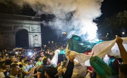 Тысячи алжирцев шумно отметили во Франции триумф на Кубке африканских наций
