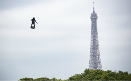 Французский изобретатель попробует перелететь через Ла-Манш на реактивной платформе