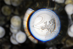 Евро опустился ниже 70 рублей впервые с мая 2018 года