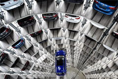 Володин опроверг слухи о планах запретить покупать машину без наличия гаража