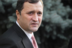 Бывшему премьер-министру Молдавии сократили тюремный срок