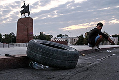 В столкновениях сторонников Атамбаева с силовиками пострадали около 140 человек