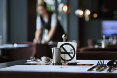 В Черногории запретили курить в ресторанах и кафе