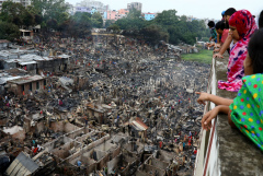 Десять тысяч человек лишились домов из-за пожара в столице Бангладеш
