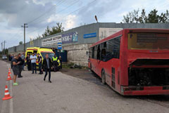 Оператор въехавшего в ограждение автобуса в Перми не допускал серьезных нарушений
