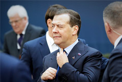 Медведев посоветовал не воспринимать буквально его слова о четырехдневной рабочей неделе