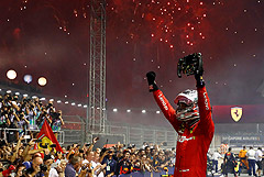 Феттель выиграл Гран-при Сингапура "Формулы-1"