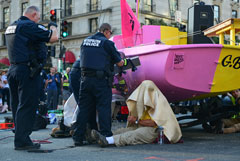 Тысячи сторонников борьбы с изменениями климата перекрыли улицы Вашингтона