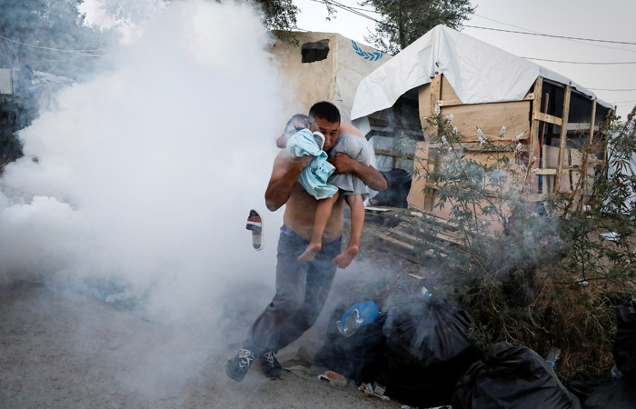 Пожар в лагере для беженцев в Греции спровоцировал беспорядки