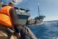 Российские пограничники задержали со стрельбой браконьеров из КНДР в Японском море