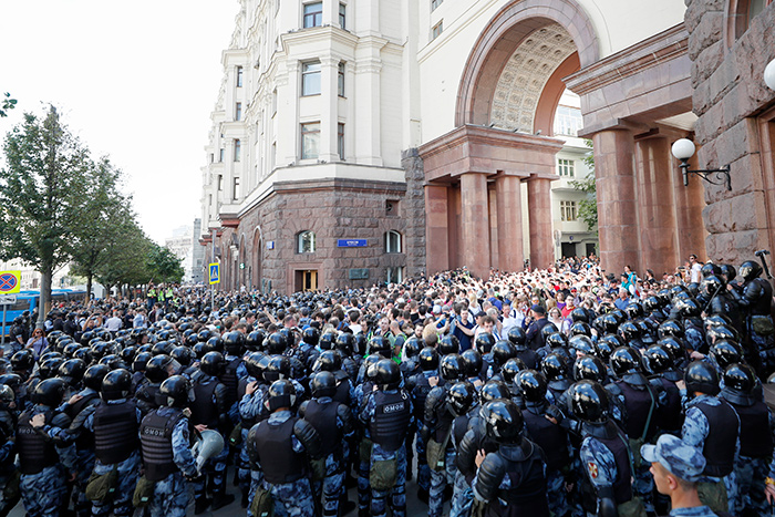 Полиция Москвы решила отсудить у оппозиции 18 млн рублей