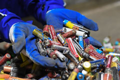 Минприроды решило запретить выбрасывать батарейки с другим мусором