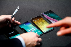 Samsung признала, что смартфон Galaxy S10 можно разблокировать любым отпечатком пальца