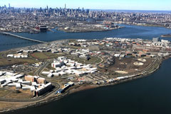 Власти Нью-Йорка решили закрыть одну из крупнейших в мире тюрем