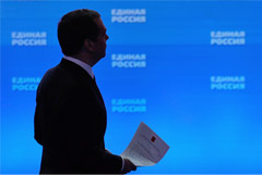 Медведев призвал прекратить практику самовыдвижения кандидатов от "Единой России"