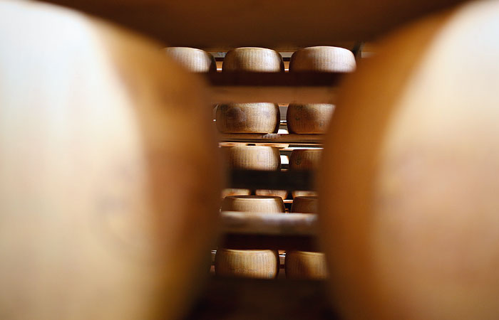 Экономисты оценили в 445 млрд руб. в год потери россиян от запрета импорта хамона и пармезана