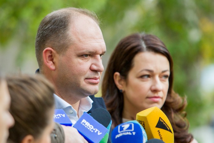 Кандидат от социалистов Чебан одержал победу на выборах мэра Кишинева