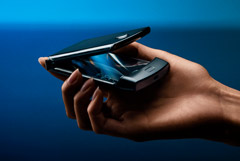 Motorola представила обновленную версию "раскладушки" RAZR V3 из нулевых