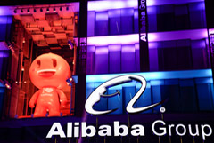Alibaba привлекла около $11 млрд в ходе крупнейшего листинга в Гонконге с 2010 года