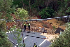 В Италии из-за наводнения рухнул участок эстакады