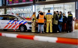 Неизвестный напал с ножом на людей в Гааге