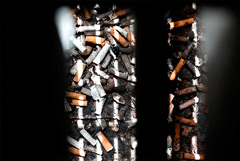 Курильщики в РФ готовы бороться с новыми запретами на потребление табака