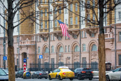 В посольстве США в Москве сочли частным случаем проблемы с визами у делегации казначейства