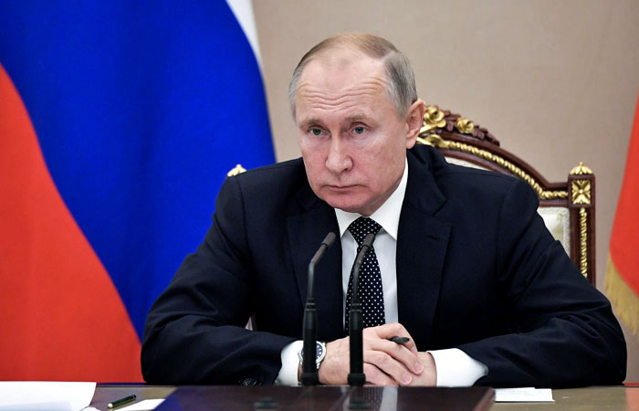 Путин назвал беспардонной ложью "антисоветскую" резолюцию Европарламента