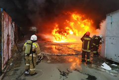 Открытый огонь потушили на лакокрасочном заводе в Екатеринбурге